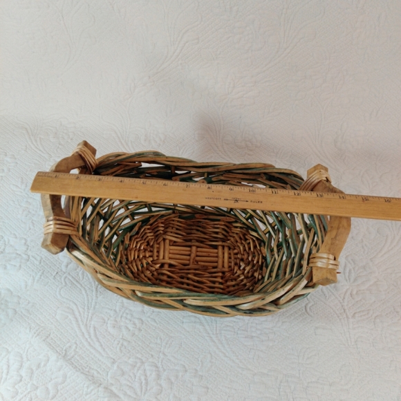 Vintage Weaved Wicker Basket With Hand Carved Wood Handles - Picture 9 of 9